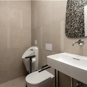 4 Bedroom Luxury Villa with Heated Pool and boat mooring, Ciovo near Trogir – Sleeps 8